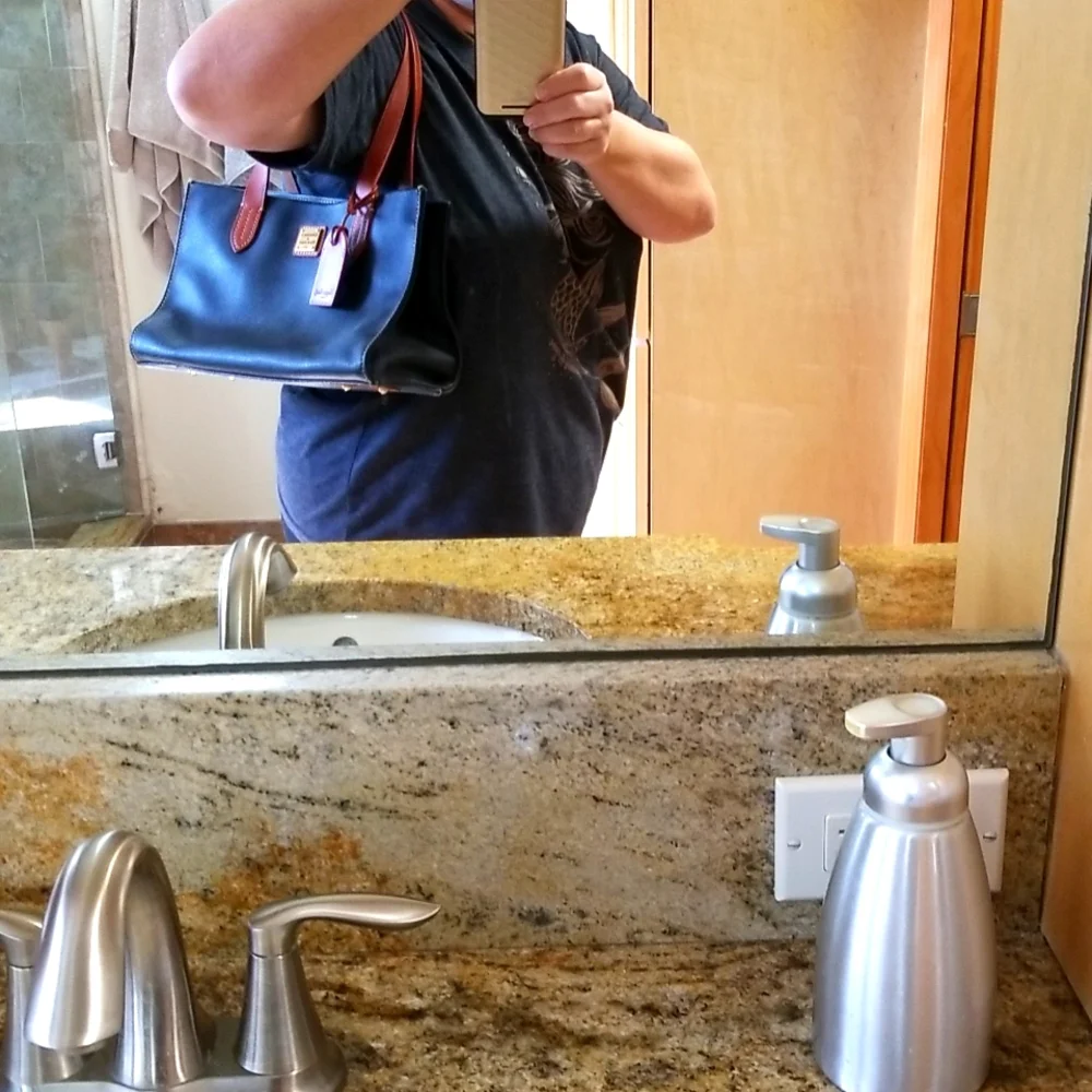 Dooney and Bourke medium size bag - Picture 7 of 7